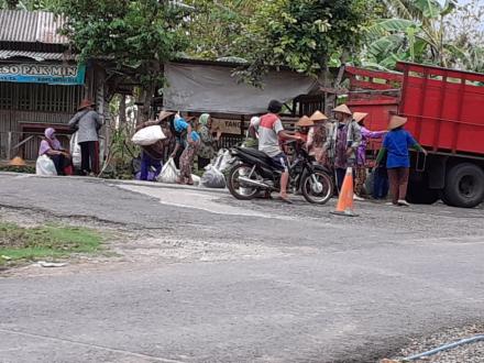 PEKERJA BURUH KAUM PEREMPUAN