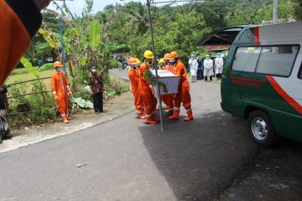 Pemakaman Prokes covid-19 di  Dusun Gayam